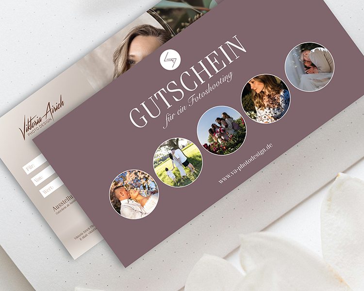 Gutschein-Design mit Bildern von verschiedenen Erlebnissen und einem eleganten Hintergrund.